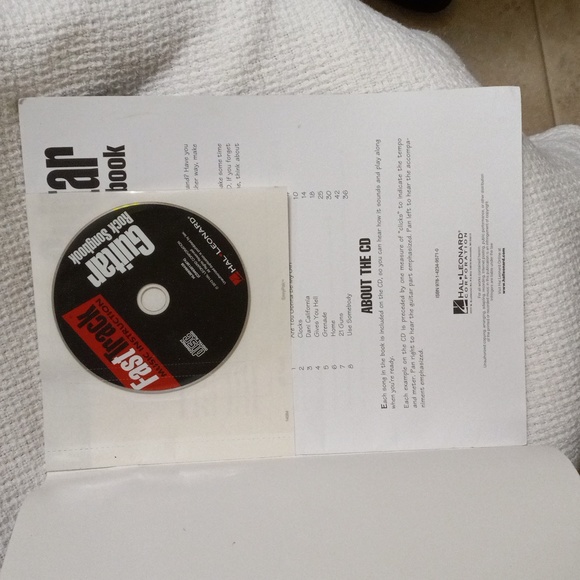 FAST TRACK Music Instruction CD Included GUITAR Rock Songbook Hal Leonard - Picture 3 of 4